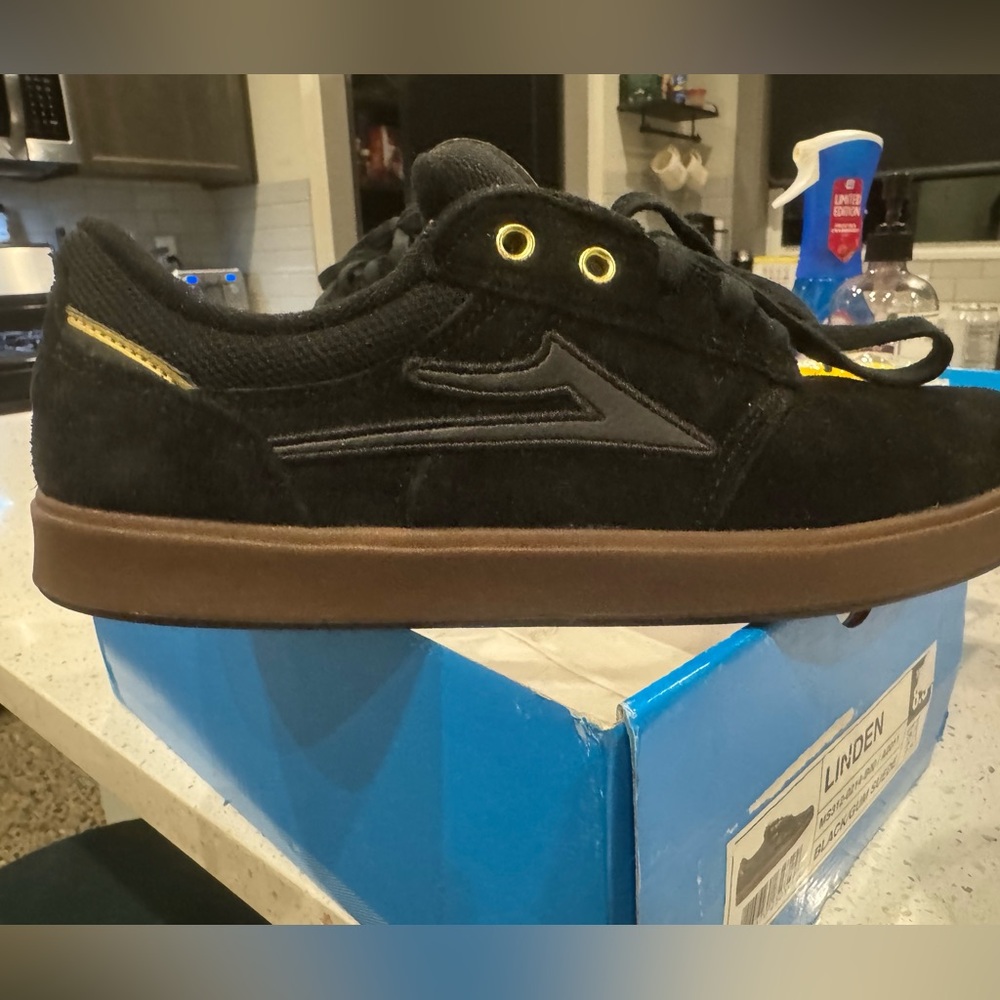 limited edition linden black/gum suede